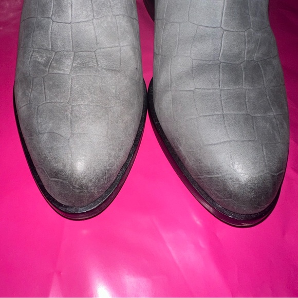 Sam Edelman
Joey Croc-Embossed Mid Heel Booties
SIZE 6 Ready to Ship✅ - Picture 7 of 11